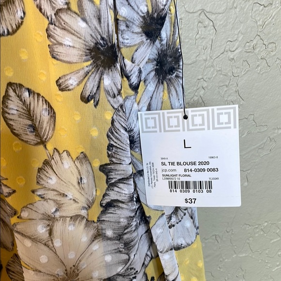 Liz Claiborne Yellow Sleeveless Tie Front Blouse - Picture 3 of 6